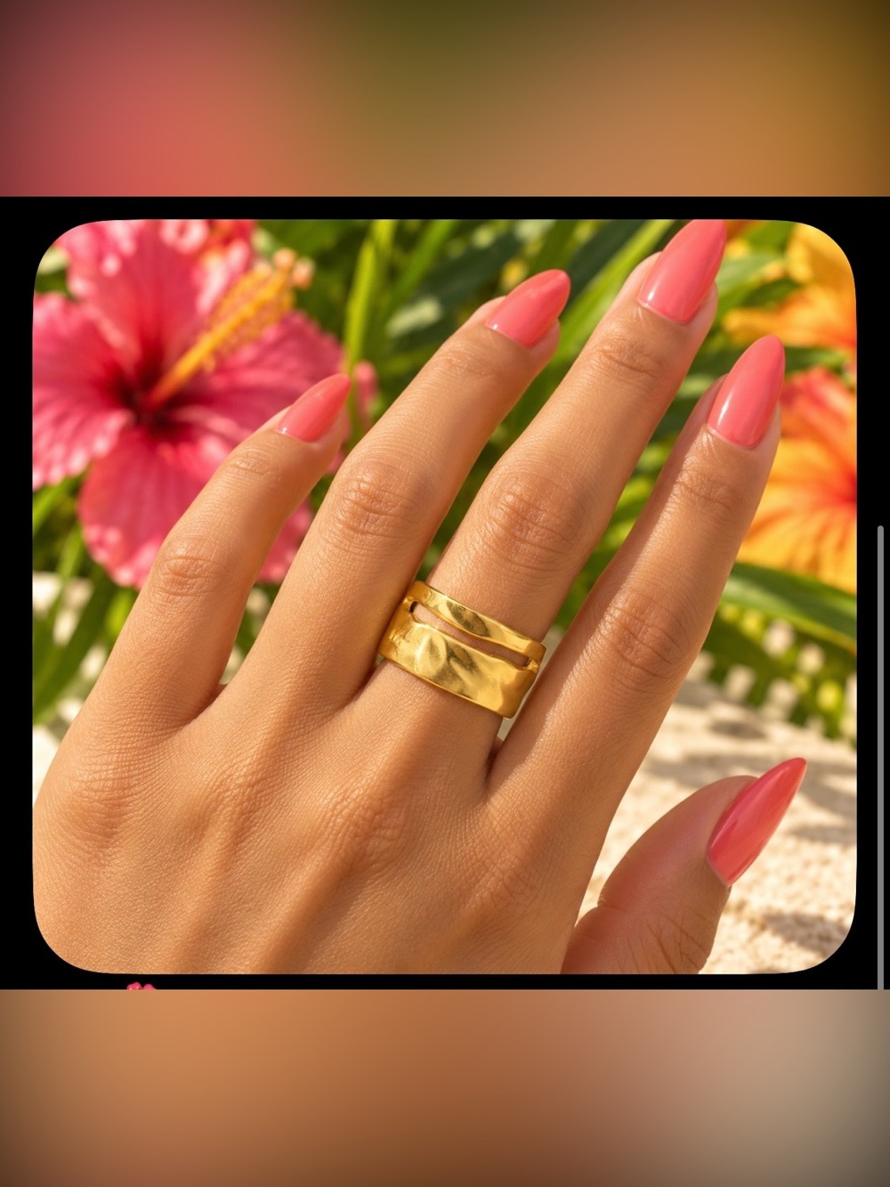 🌺𝑮𝒐𝒍𝒅𝒆𝒏 𝑸𝒖𝒊𝒆𝒕 𝑳𝒖𝒙𝒖𝒓𝒚 𝑹𝒊𝒏𝒈🌺
Elevate your style with this elegant statement ring